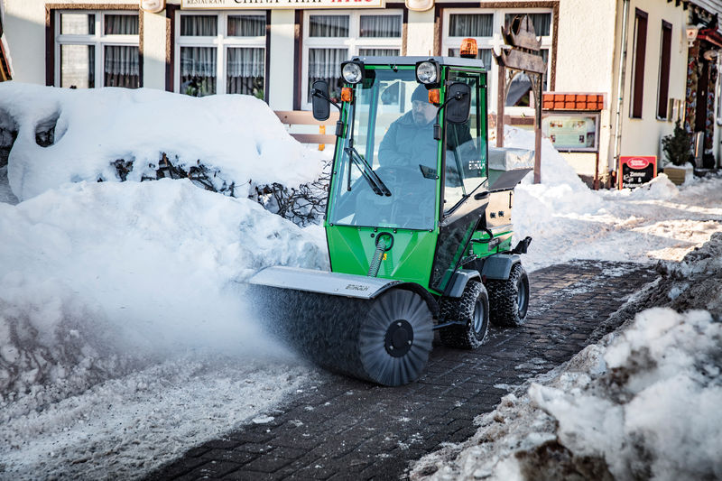 Egholm Park Ranger 2150 v akcii - snežná kefa