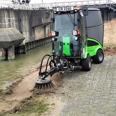 CIty Ranger 2260 s predného kefou na burinu a neželaný porast