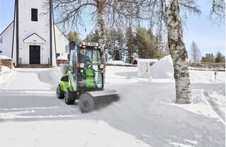City Ranger 2260 so snežnou kefou s výkonom 18 300 m2/h