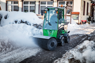 Park Ranger 2150 so snežnou kefou